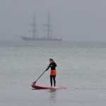 Paddeln vor Segelschiff