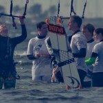 Kite-Paradiesler im Wasser