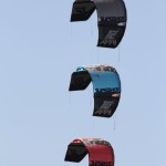 Drei 2013er RPM Kites von Slingshot im Synchronflug