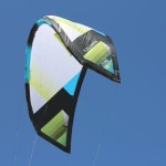 Der Airush Zero 18m² Kite elegant in der Luft