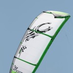 Ein Cabrinha Race Velocity VMG Kite ist zu bestaunen