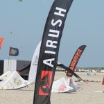 Ein Werbebanner von Airush Kiteboarding