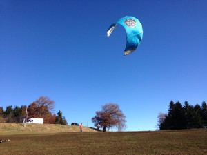 Schüler mit 9qm Kite